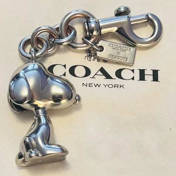 Coach x Peanuts Snoopy Keychain/ Bag Charm - Picture 6 of 16